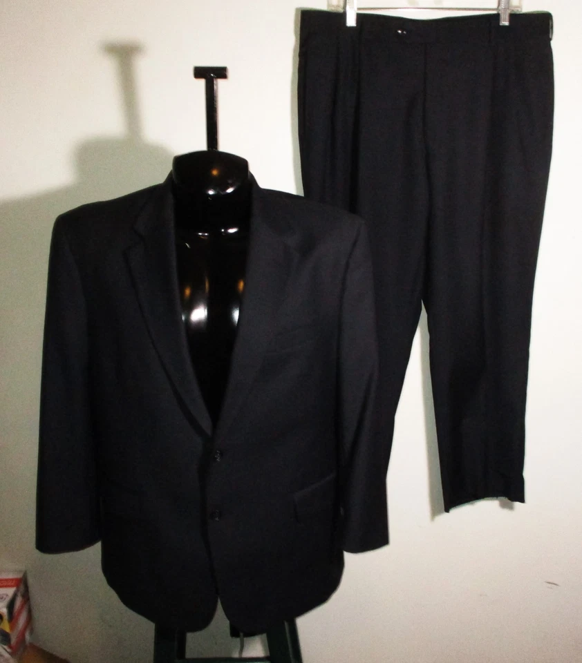 JOS. A. BANK Navy Blue 100% Wool 2 Pc Suit Men's Size 44 Short, 36X26 - Image 1 of 4
