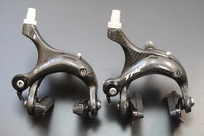 Pinzas de freno delanteras y traseras TRP R950SL fibra de carbono con herrajes de titanio Foto 1 de 4