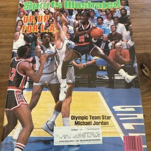 Michael Jordan 23.07.1984 Sports Illustrated Magazine "Up, Up, For L.A" Rookie Yr - Bild 1 von 24
