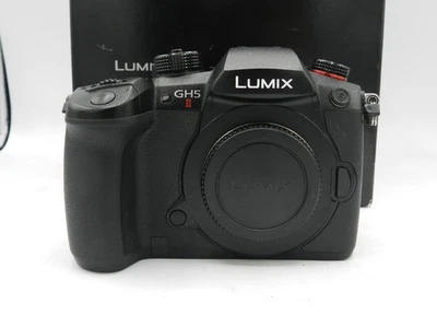 Panasonic Lumix DC-GH5 II Systemkamera (Body) schwarz vom Fachhändler - Bild 1 von 4