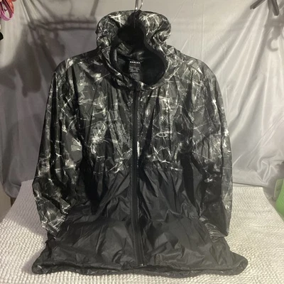 OAKLEY Hombre Lg. Chaqueta cortavientos negra ligera con capucha cremallera completa de nailon usada en excelente estado Foto 1 de 4