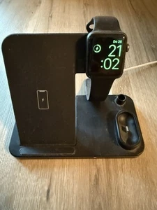 Apple Watch Series 3 Mit Ladestattion Und Stahlarmband(schwarz) - Bild 1 von 1