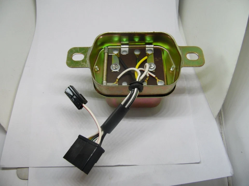 Regulador de voltaje estándar VR153 NUEVO DE COLECCIÓN HECHO EN EE. UU.  Foto 1 de 4