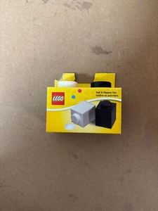 Lego Salt and Pepper 6031672 Plastic Shaker Set For Kitchen - Black & White - Imagen 1 de 4