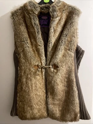 Women’s Butterfly Fur Waistcoat Gillet Jacket Size 18 - Image 1 of 4