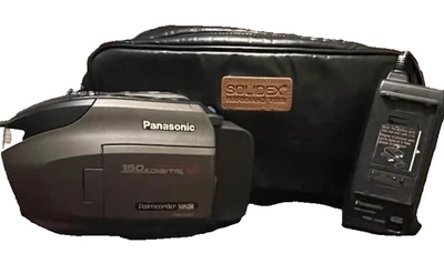 PANASONIC PV-L550D PALMSIGHT VHS-C VIDEO CAMCORDER-PV-L550D - Image 1 of 4