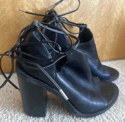 Mujeres Negro Corbata Windsor Smith Tacón Peep Toe Botines Cuero Talla 8 Usados en Excelente Condición Foto 1 de 4