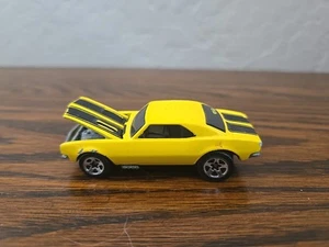 Hot Wheels '67 Camaro Yellow & Black Diecast Car Mattel 1982 Hood Raises 2.5" - Picture 1 of 7
