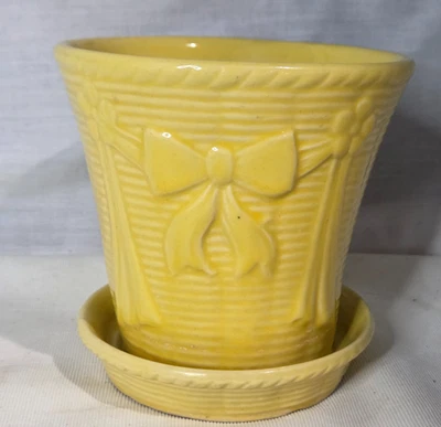 Vtg SHAWNEE POTTERY Ribbed Flower Pot w/Bow Attached Saucer 5.5” Planter Yellow - Image 1 of 4