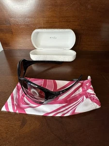 Oakley Necessity Womens Pink Ribbon Breast Cancer Sunglasses OO9122-12 Black New - Picture 1 of 7