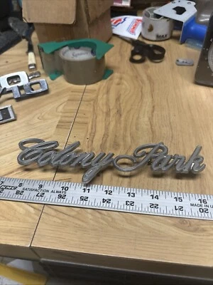 Usado 1969 Mercury Colony Park cuarto panel emblema pátina hombre arte rupestre Foto 1 de 4