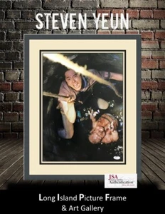 Steven Yeun THE WALKING DEAD Signed Custom Framed PHOTO JSA FREE SHIP II - Picture 1 of 6