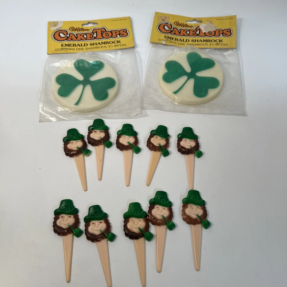 Trébol verde esmeralda Wilton St. Patrick’s Day de colección de 1980 y selecciones para pasteles Foto 1 de 4