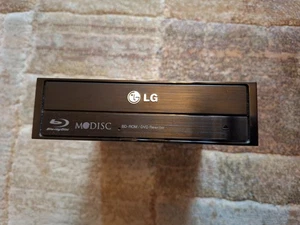Internal Blu-Ray Disc Drive for PC Desktop (BD Rom Reader + Writer) - SATA - Picture 1 of 3