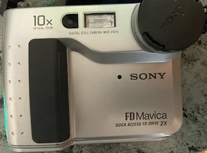 Cámara digital Sony FD Mavica de colección SOLO modelo MVC-FD75 con error de disco de batería - Imagen 1 de 2