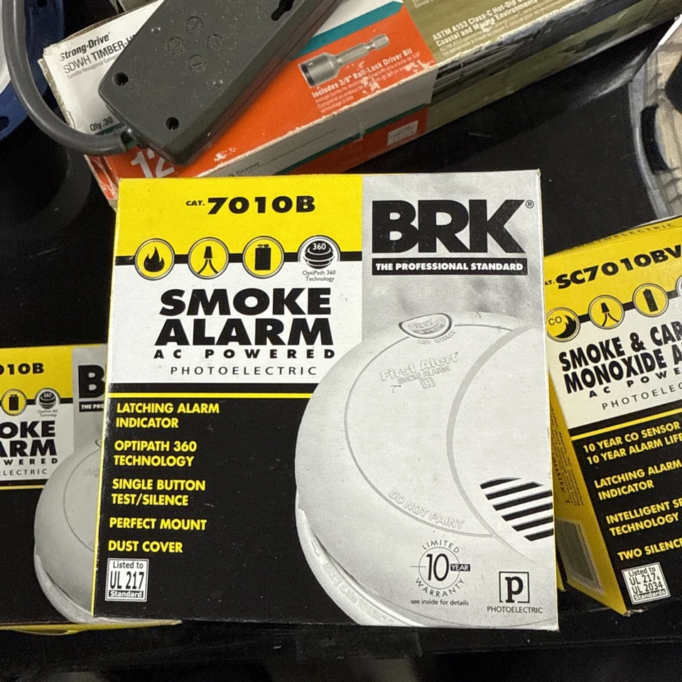 First Alert BRK Cat. 7010B AC Powered Hardwired Smoke Alarm Photo Electric NIB - Image 1 of 1