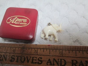 Vintage handgeschnitzter Elefant Anhänger in Box - Bild 1 von 3
