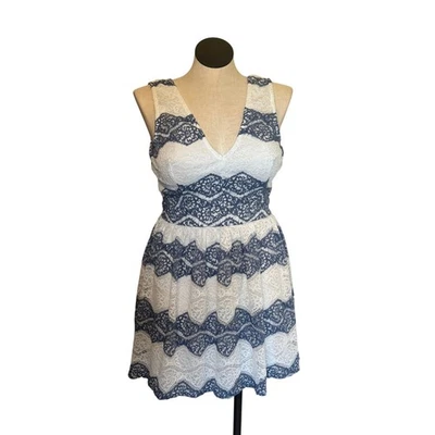 Women's White Blue Lace Fit Flare Knee Length Dress Sleeveless V Neck Zipper - Image 1 of 4
