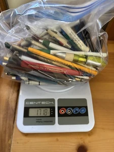 1,7 Pfund Mix Posten Vintage Werbung Stifte Metall & Kunststoff L1 - Bild 1 von 8