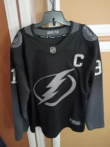 Tampa Bay Lightning Black Jersey C For Captain Size Large BOLTS Fanatics NHL - Picture 1 of 5