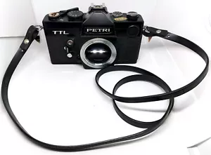 1970's Rare M42 Petri TTL 35mm Film SLR stills camera - M42 - Black - with strap - Foto 1 di 2