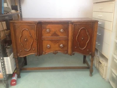 Дубовый сервер/буфет 1920-х в стиле Тюдоров - Изображение 1 из 4