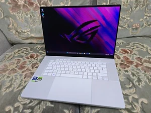 ASUS ROG Zephyrus G16 Ultra 9 185H RTX 4070 32GB 1TB QHD+ OLED 240Hz Laptop WTY - Bild 1 von 11