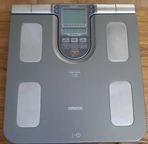 Omron Body Composition Monitor mit Waage - 7 Fitnessanzeigen & 90 Tage Speicher - Bild 1 von 6