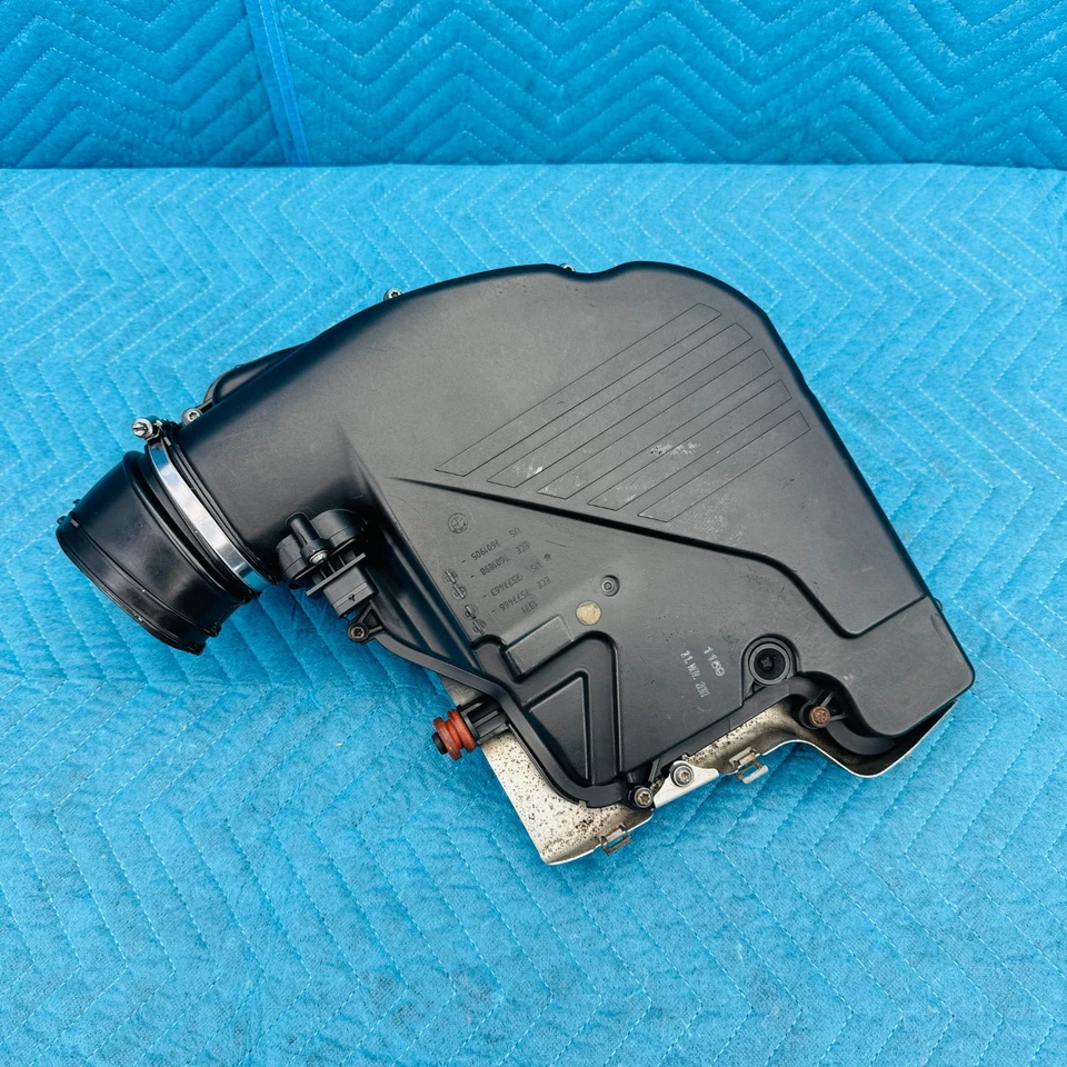 Carcasa de caja de filtro de aire derecho BMW 650i 2012-2017 OEM 13717577463 Foto 1 de 4