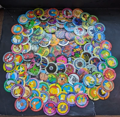 100+ винтажных молочных колпачков 90-х POGS Slammers лот товаров разные The Simpsons Marvel DC NHL - Изображение 1 из 2
