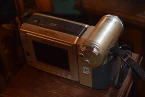 Sharp Viewcam VL-AH160U Hi-8 Analog Camcorder 8mm Video8 Transfer Untested - Picture 1 of 4