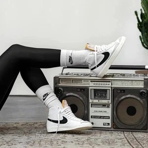 Nike Blazer Mid 77 Vintage Throwback Retro Trainer CZ1055 100 Bianco/Vela/Pesca - Foto 1 di 17