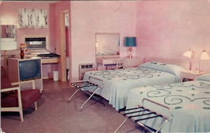 HARRISBURG, PENNSYLVANIA - HOME RANCH ROADSIDE MOTEL - INTERIOR - TV - POSTCARD - Picture 1 of 2
