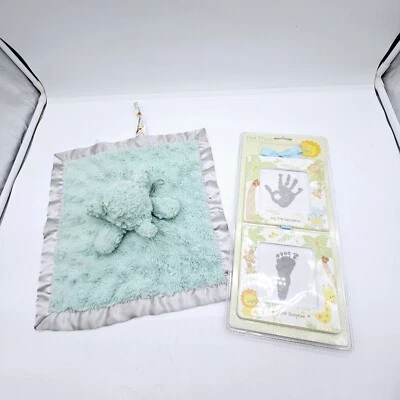 Marco de fotos Jungle Friends, conjunto de primeras impresiones de bebé huella de mano, elefante amoroso  Foto 1 de 4