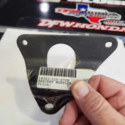 OEM Honda 18353-110-671B SOPORTE SILENCIADOR SL100 K1 SL125 K2 XL100 Genuino Nuevo de Lote Antiguo Foto 1 de 4