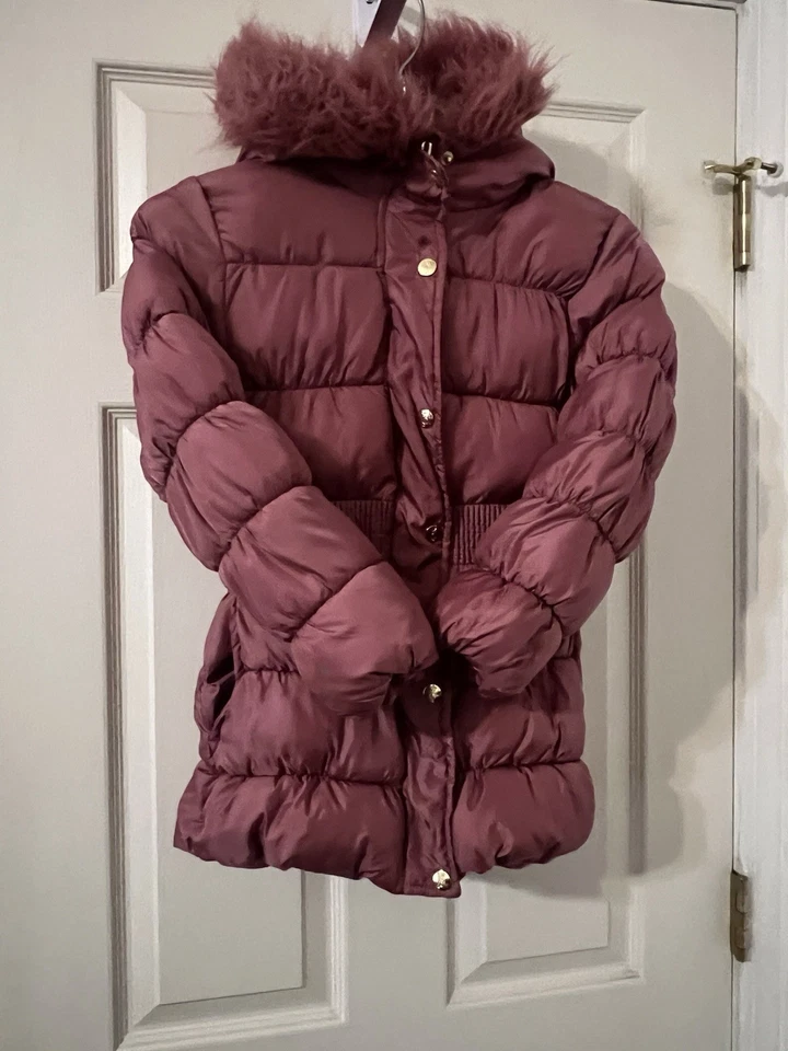 Chaqueta acolchada Juicy Couture para niñas capucha de piel rosa talla S 7/8 cremallera completa Foto 1 de 3