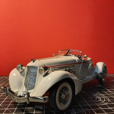 Modellino Franklin Mint 1935 Auburn 851 Speedster "White Lightning" 1:24 - Immagine 1 di 4