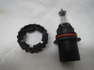 Alfa Romeo Milano 75 HEADLIGHT BULB SOCKET HOLDER AND PLASTIC SECURING NUT - Picture 1 of 7