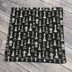 EDC HANK CON RESPALDO DE MICROFIBRA 8” - PAÑUELO TEMÁTICO BLANCO Y NEGRO PIEZAS DE AJEDREZ - Imagen 1 de 4