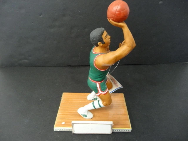 Estatuilla de edición limitada firmada por Oscar Robertson Sports Impressions /975 Foto 1 de 1