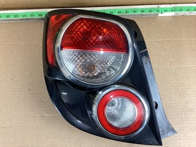 2017 - 2020 雪佛兰 Sonic 后左驱动器侧尾灯组件 — 第 1/4 张图片