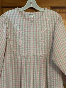 Vintage Miss Elaine Robe House Dress Size Medium Plaid Seersucker Zipper Pockets - Picture 1 of 7