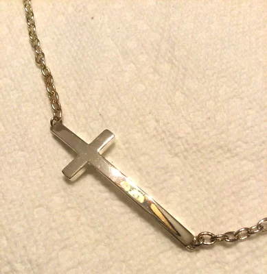 COLLAR FOLLI FOLLIE TONO PLATA ESPIRITUAL DESCENTRADO LARGO CRUZ EN CADENA NUEVO SIN ETIQUETAS Foto 1 de 4