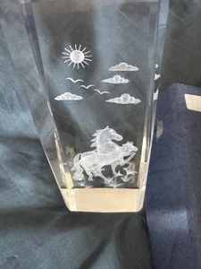 PRESSE PAPIER VERRE LICORNE 3D 5"x2" gravé laser cristal cube chevaux forêt lune - Photo 1/4