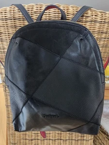 Desigual Rucksack Tasche Backpack Daypack schwarz mit roten Akzenten - Bild 1 von 4