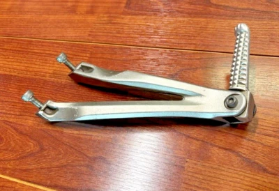 Yamaha YZF R1 2007 2008 07 08 OEM lado derecho trasero pasajero clavija soporte Foto 1 de 4