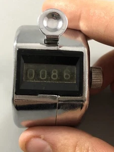 Pyramid Tech Thumb Counter Hand Tally Clicker  Silver 4 Digits Golf Game S3.1 - Picture 1 of 4