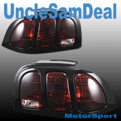 94-98 FORD MUSTANG EURO LENTE VERMELHA ESCURA LANTERNAS TRASEIRAS PRETAS PAR AJUSTE DIRETO - Imagem 1 de 2