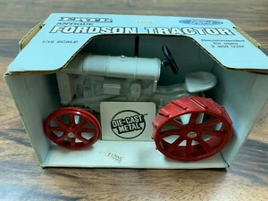 1986 Ertl Ford Fordson Tractor 1/16 Scale NIB - Picture 1 of 5