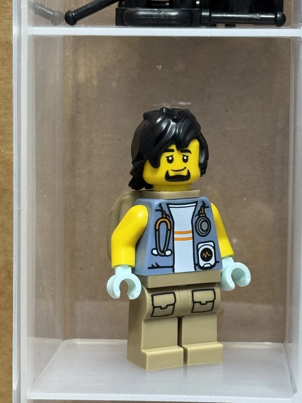 LEGO Minifigure - City Jungle Explorer - Sand Blue Jacket - No cty1780 - QTY 1 - Image 1 of 1
